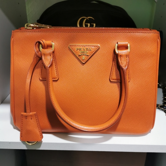 (Sold off PM)100% Authentic Prada Galleria Saffiano leather - Picture 1 of 16